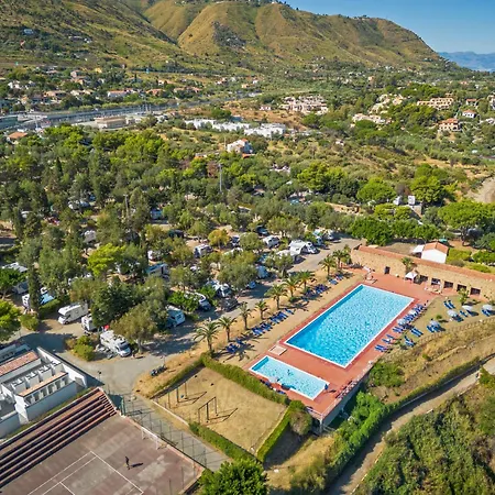 Costa Ponente Kamp alanı